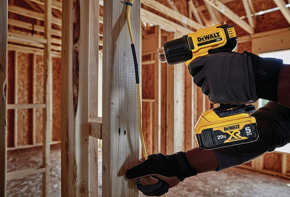 Аккумуляторный фен DeWALT DCE530N