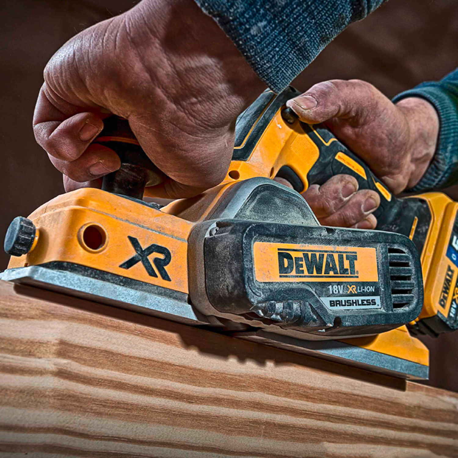 Аккумуляторный бесщеточный рубанок DeWalt DCP580N