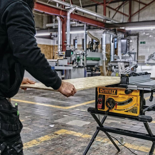Настольная дисковая пила DeWalt DWE7492-QS