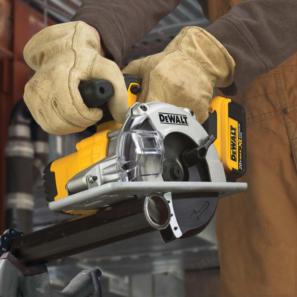 Аккумуляторная дисковая пила DeWalt DCS373NT-XJ
