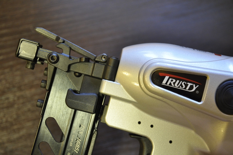 Скобозабивной пистолет Trusty TSN-16851