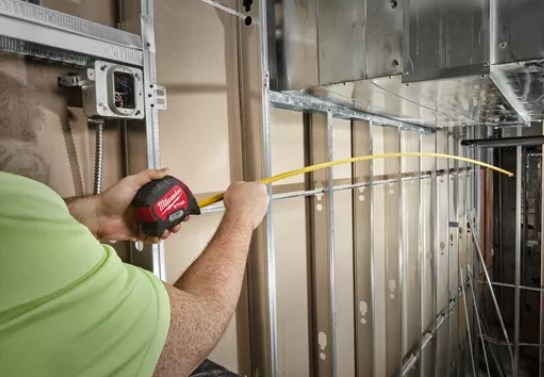 Промонабор: рулетка MILWAUKEE STUD 5 М + открывалка