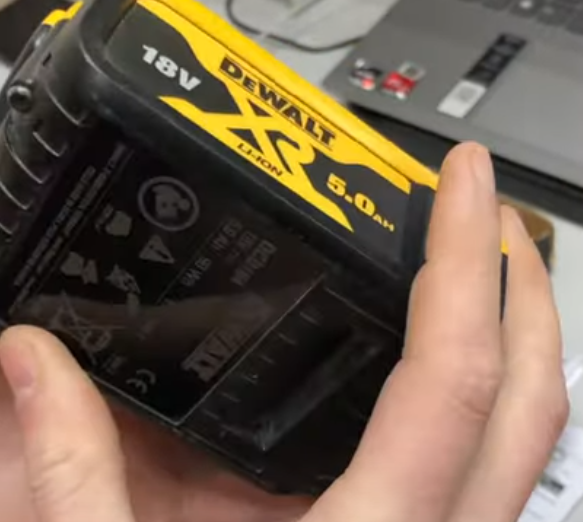Аккумулятор DeWalt 18V 5 Ач