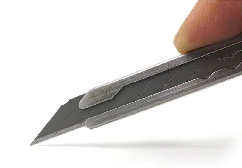 Нож трафаретный с автофиксацией 9 мм Tajima Acute Angle Knife