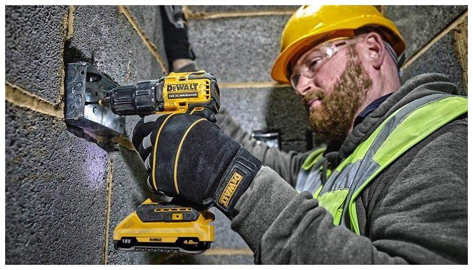 Компактный аккумулятор DeWalt 18V 3.0 Ач