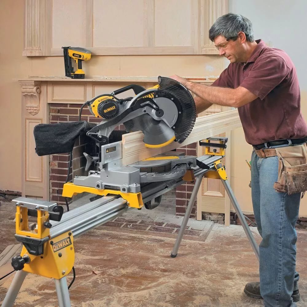 Универсальная подставка для торцовочных пил DeWalt