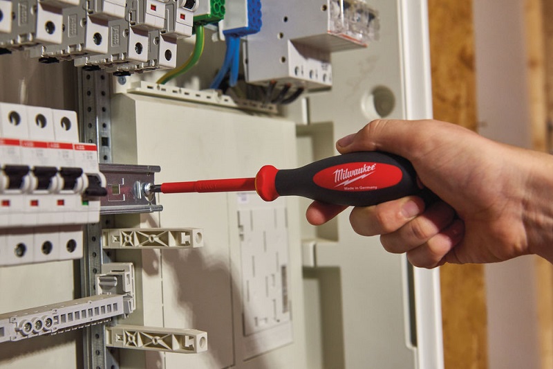 Отвёртка диэлектрическая Milwaukee VDE PH2х100