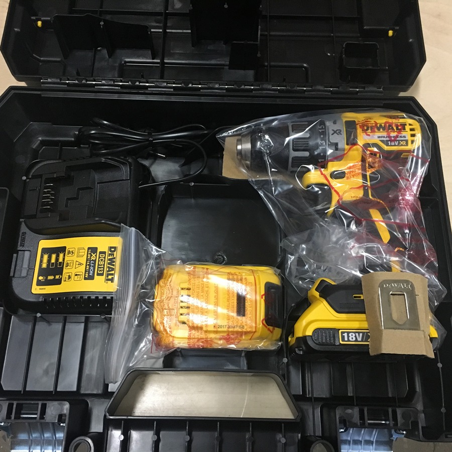 Аккумуляторная дрель-шуруповерт DeWalt DCD791D2
