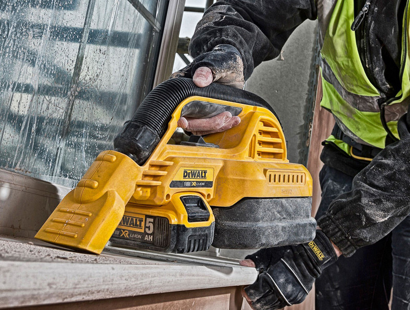 Аккумуляторный/сетевой пылесос DeWalt DCV517N-XJ