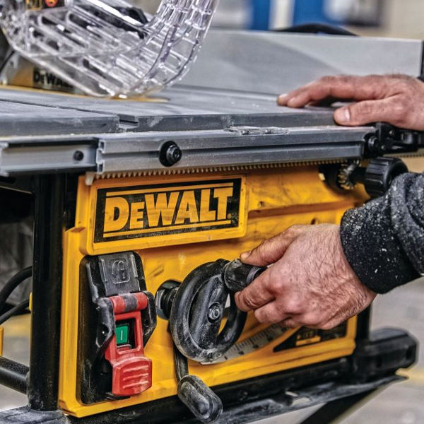 Настольная дисковая пила DeWalt DWE7492-QS