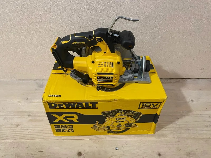 Аккумуляторная дисковая пила DeWalt DCS565N
