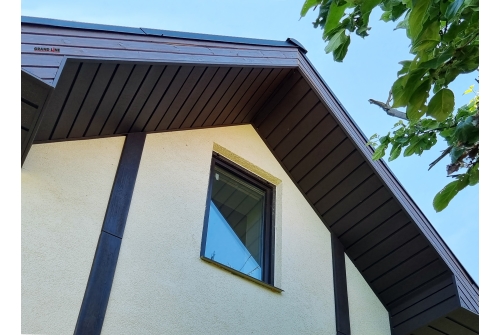 Софит металлический Квадро Брус Grand Line без перфорации 0,5 Satin Matt с пленкой RR 32 темно-коричневый
