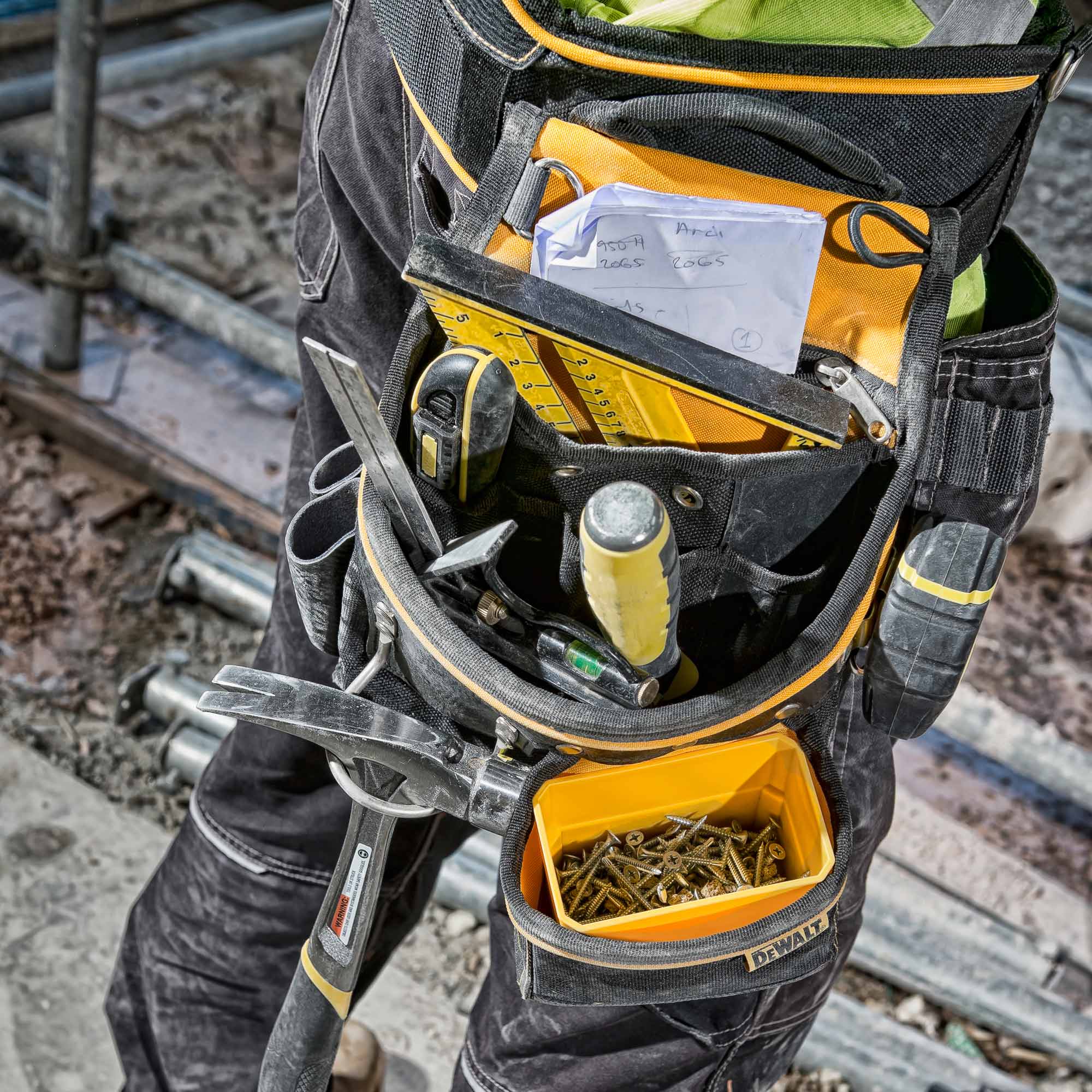 Сумка поясная для гвоздей и молотка DeWalt DWST1-75652