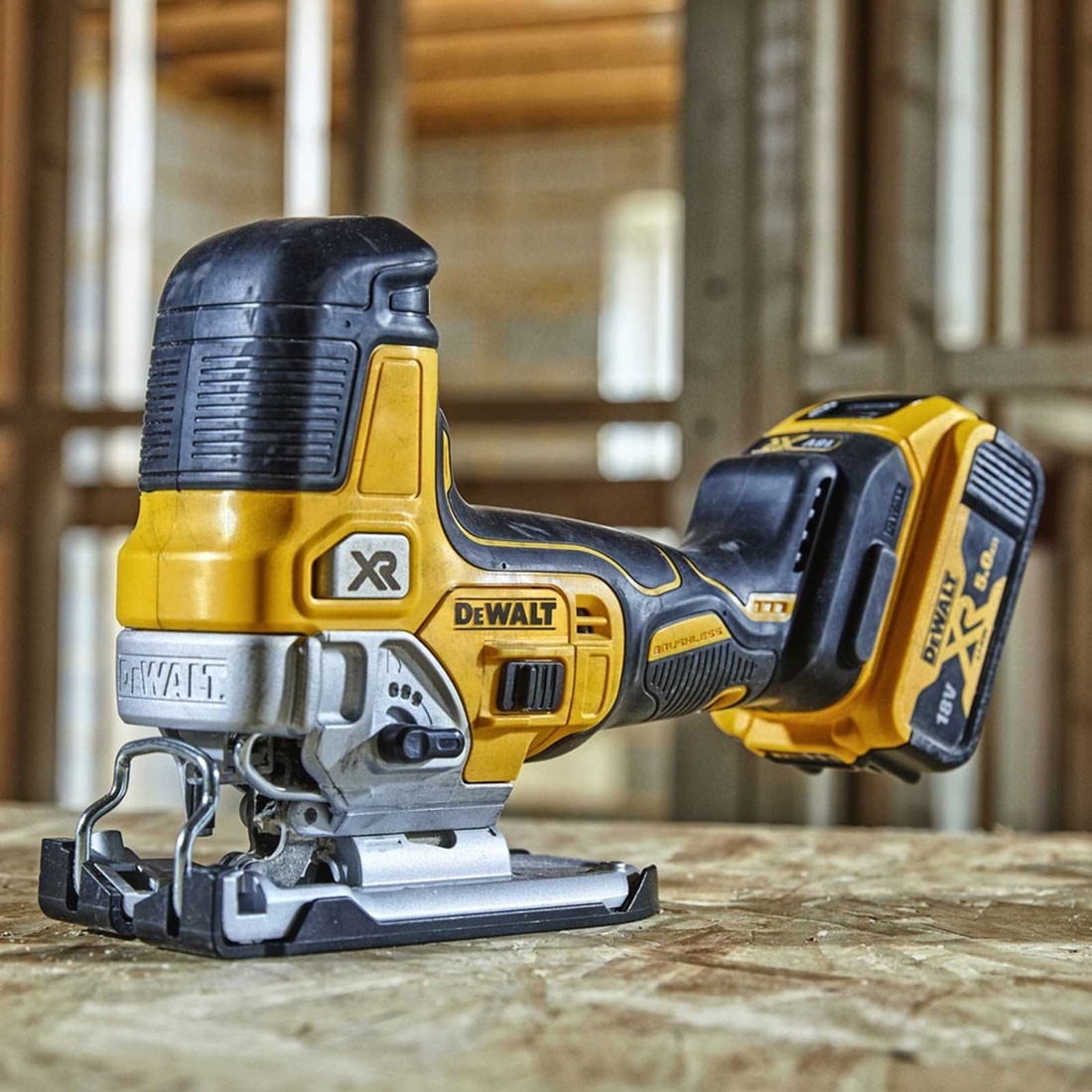Аккумуляторный бесщеточный лобзик DeWalt DCS335N