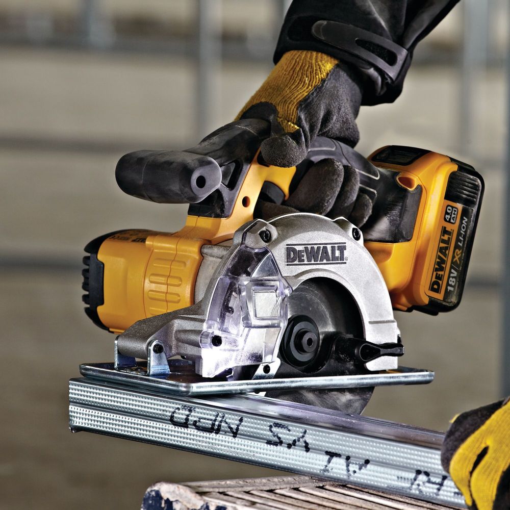 Аккумуляторная дисковая пила DeWalt DCS373NT-XJ