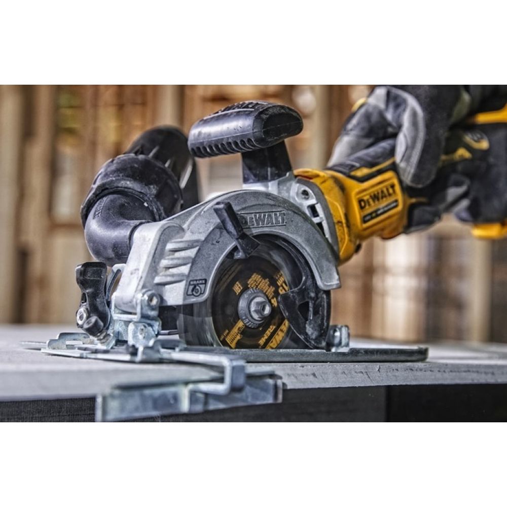 Аккумуляторная дисковая пила DeWalt DCS571N