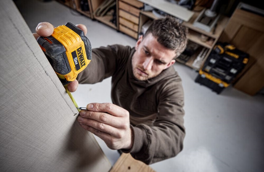 Компактная рулетка DeWalt 8м х 28мм