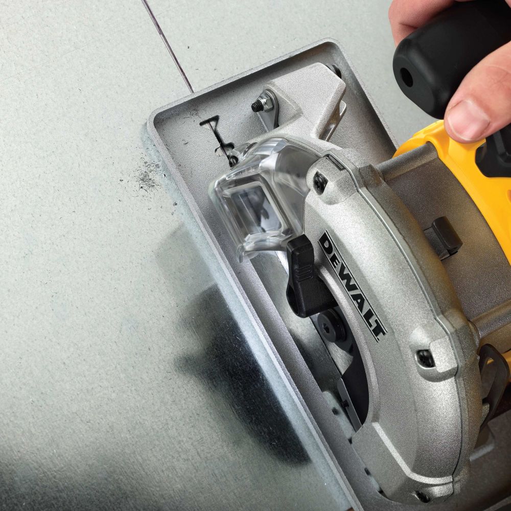 Аккумуляторная дисковая пила DeWalt DCS373NT-XJ