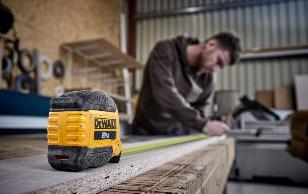 Компактная рулетка DeWalt 8м х 28мм