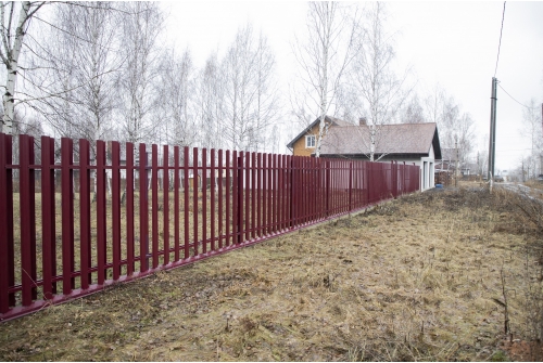 Штакетник П-образный A с прямым резом Grand Line 0,45 PE RAL 3005 красное вино