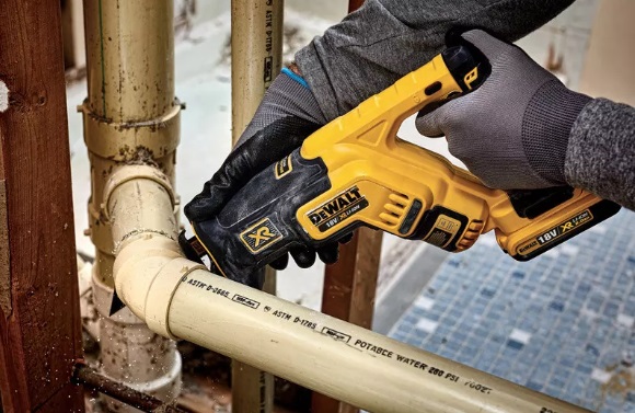 Аккумуляторная сабельная пила DeWalt DCS367N