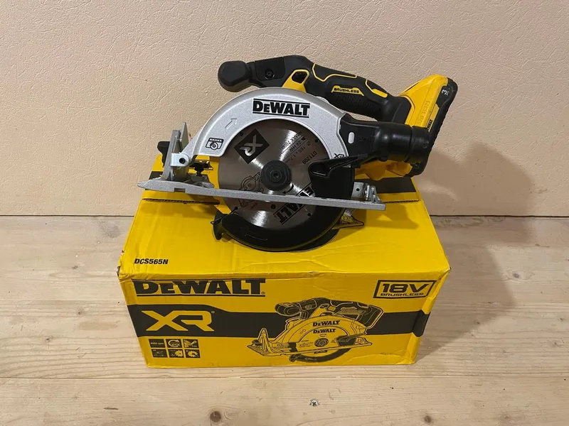 Аккумуляторная дисковая пила DeWalt DCS565N