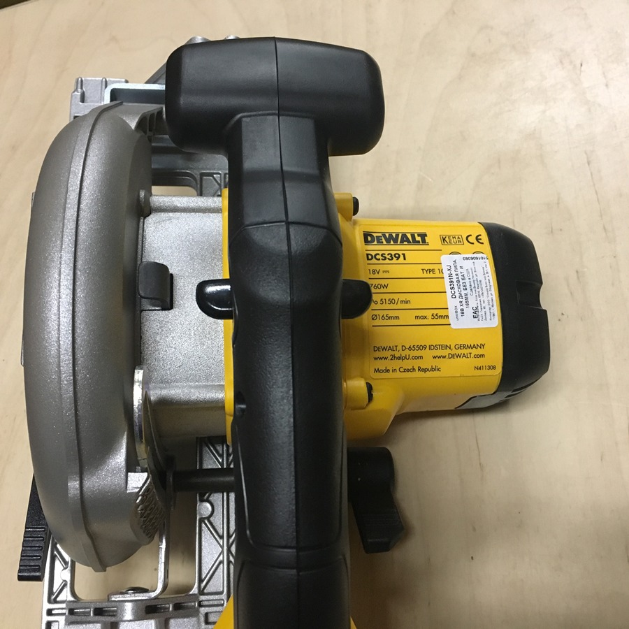 Аккумуляторная дисковая пила DeWalt DCS391N