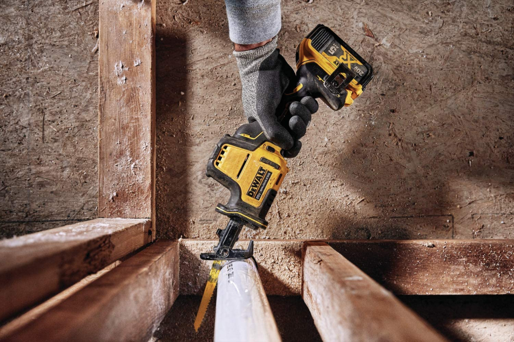 Аккумуляторная сабельная пила DeWalt DCS369N