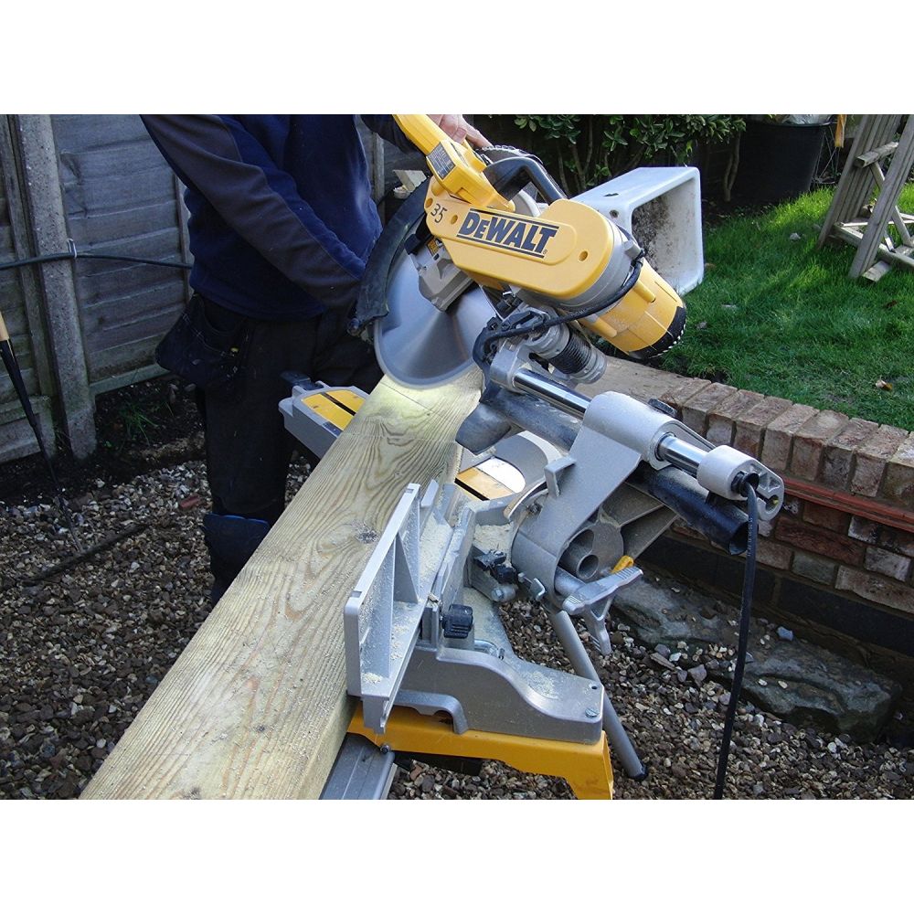 Торцовочная пила DeWalt DWS780