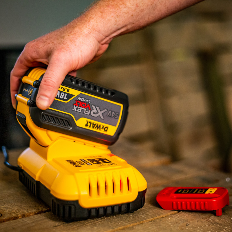 Зарядное устройство DeWalt 18/54V DCB117
