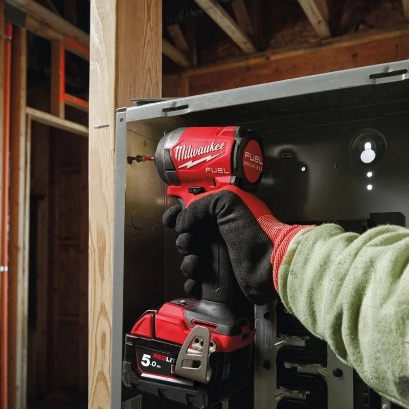 Аккумуляторный винтовёрт Milwaukee M18 FUEL FID3-0X