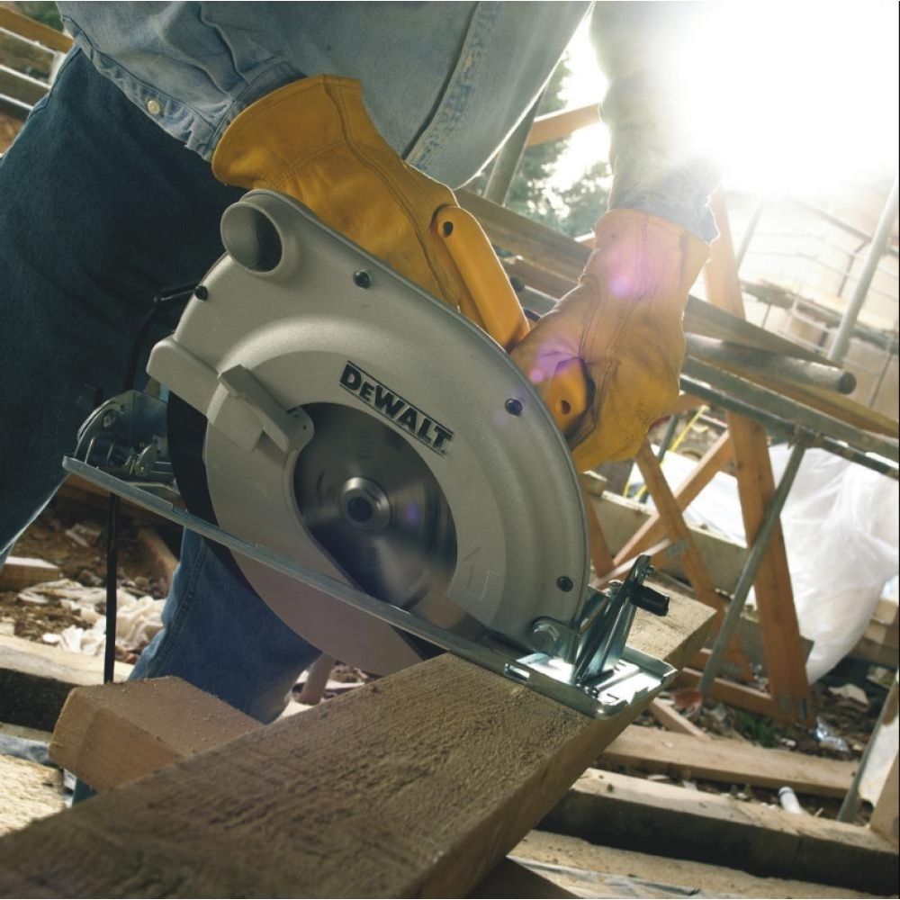 Дисковая пила DeWalt D23700-QS