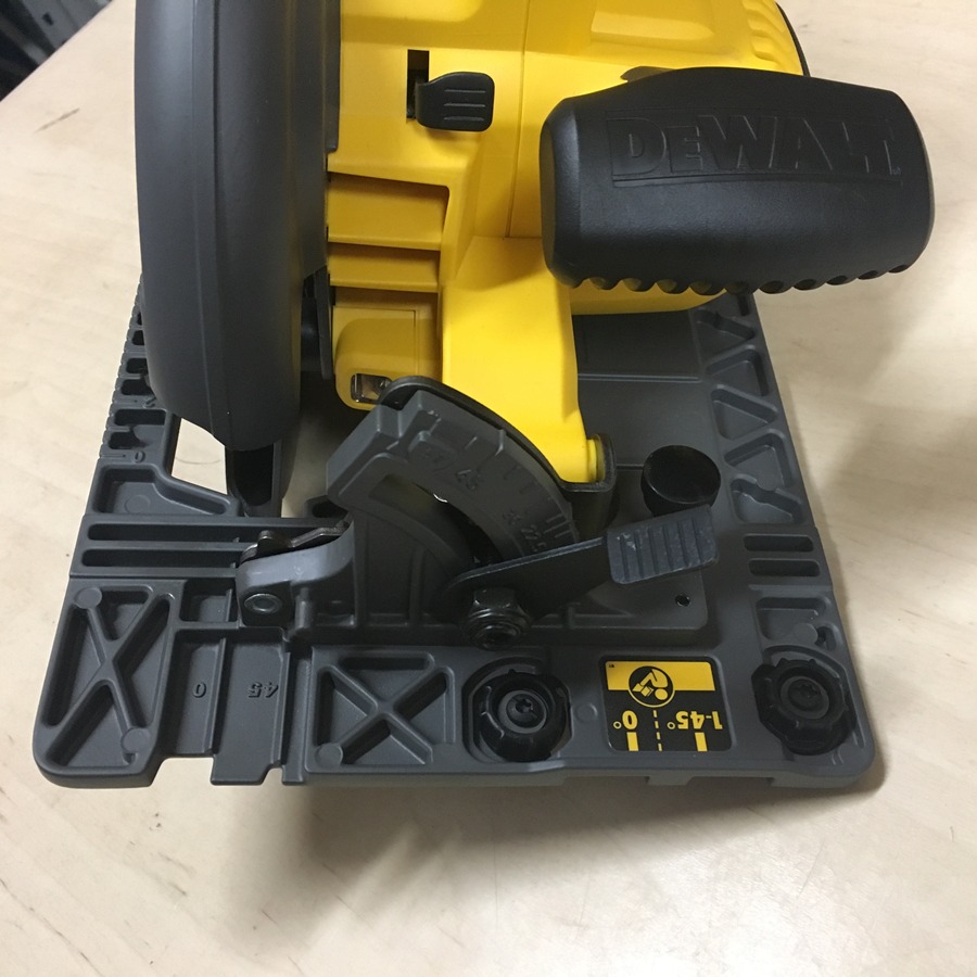 Аккумуляторная дисковая пила DeWalt DCS576N