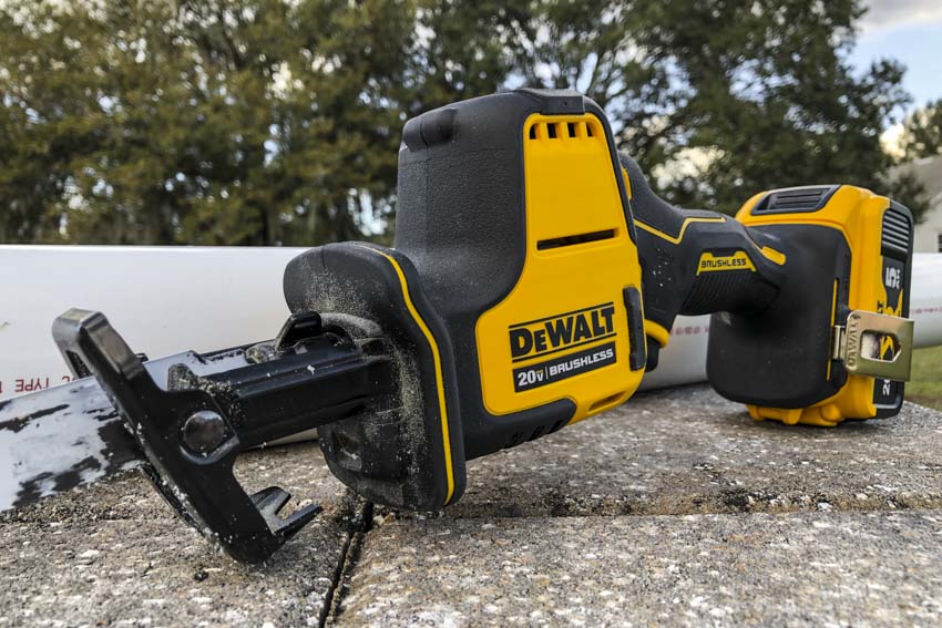 Аккумуляторная сабельная пила DeWalt DCS369N