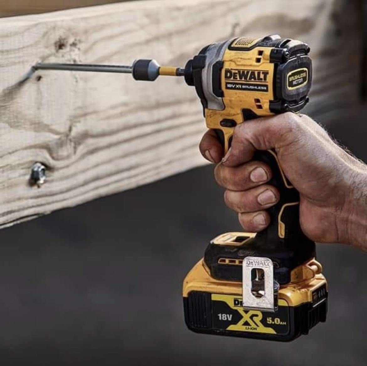 Аккумуляторный ударный шуруповерт DeWALT Atomic DCF850NT-XJ
