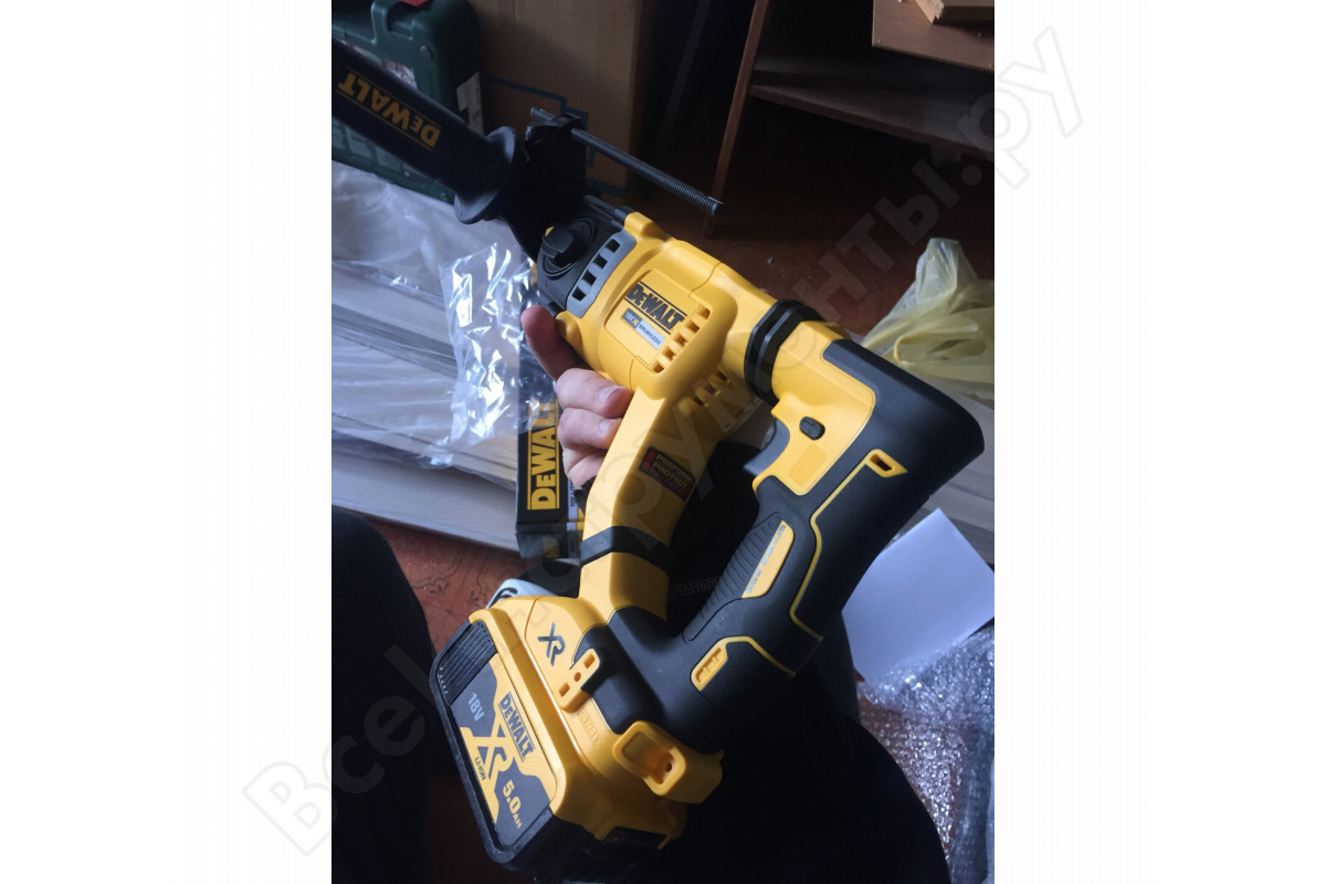 Аккумуляторный бесщёточный перфоратор DeWalt DCH263N