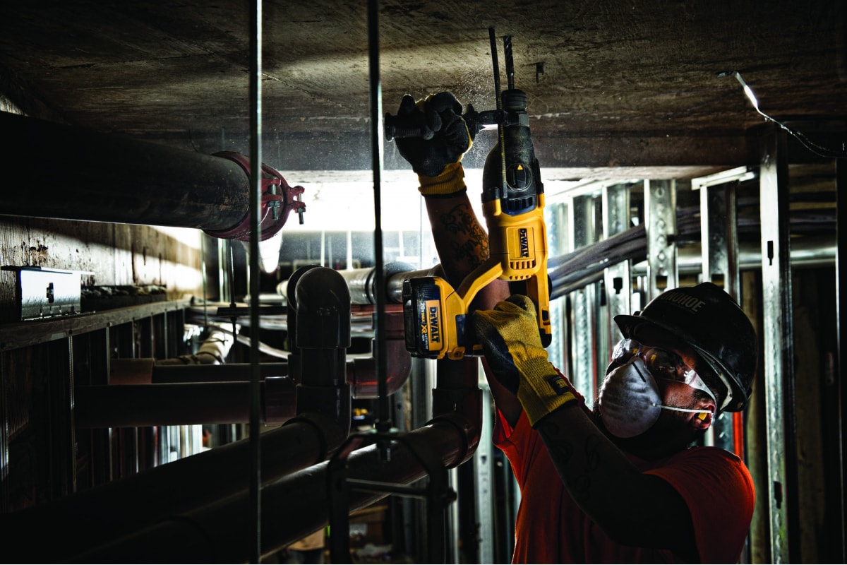 Аккумуляторный перфоратор DeWalt DCH133N