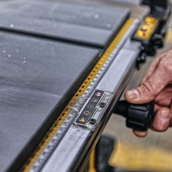 Настольная дисковая пила DeWalt DWE7492-QS