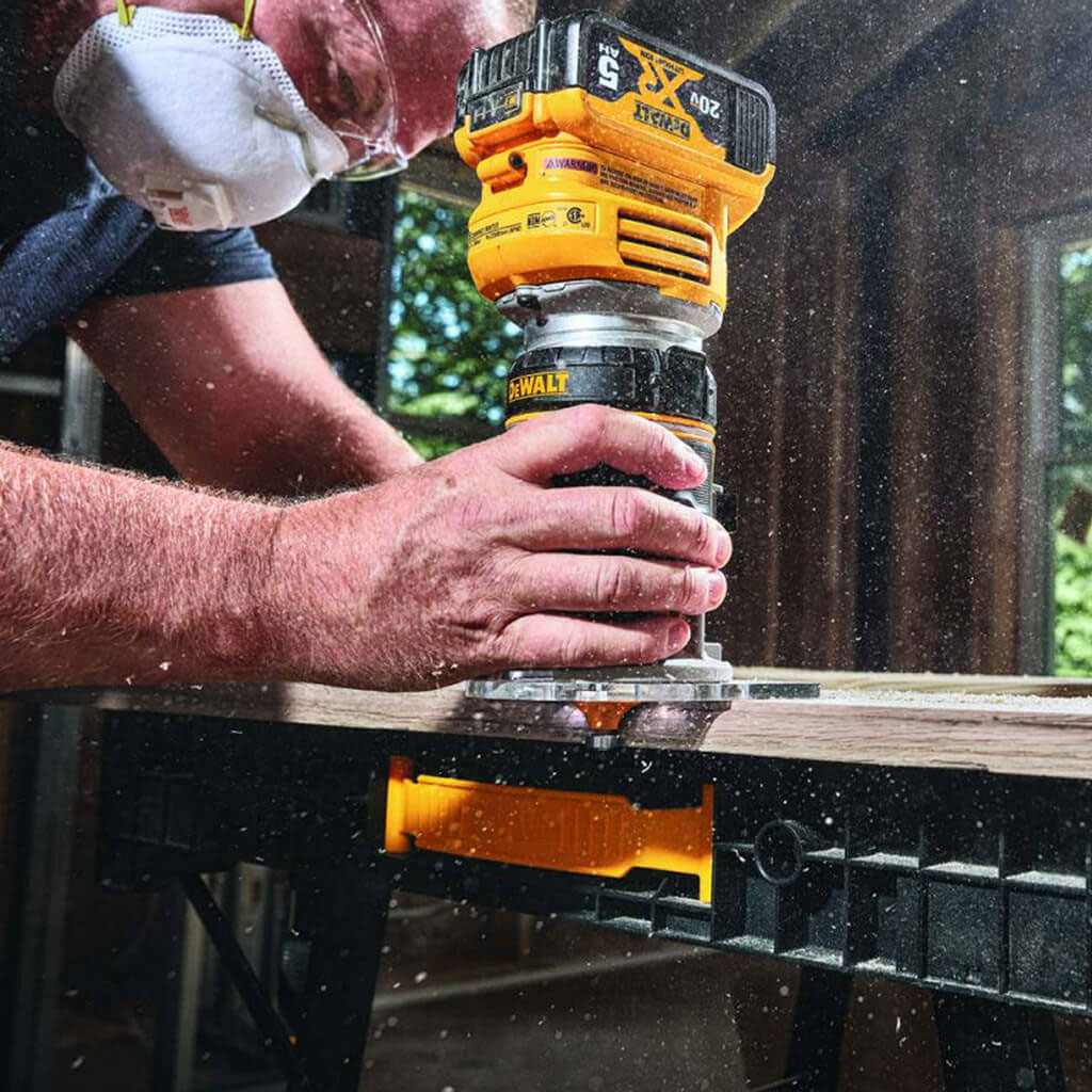 Аккумуляторный кромочный фрезер DeWalt DCW600N