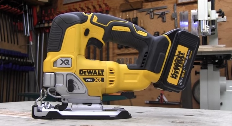 Аккумуляторный лобзик с верхней рукояткой DeWalt DCS334N