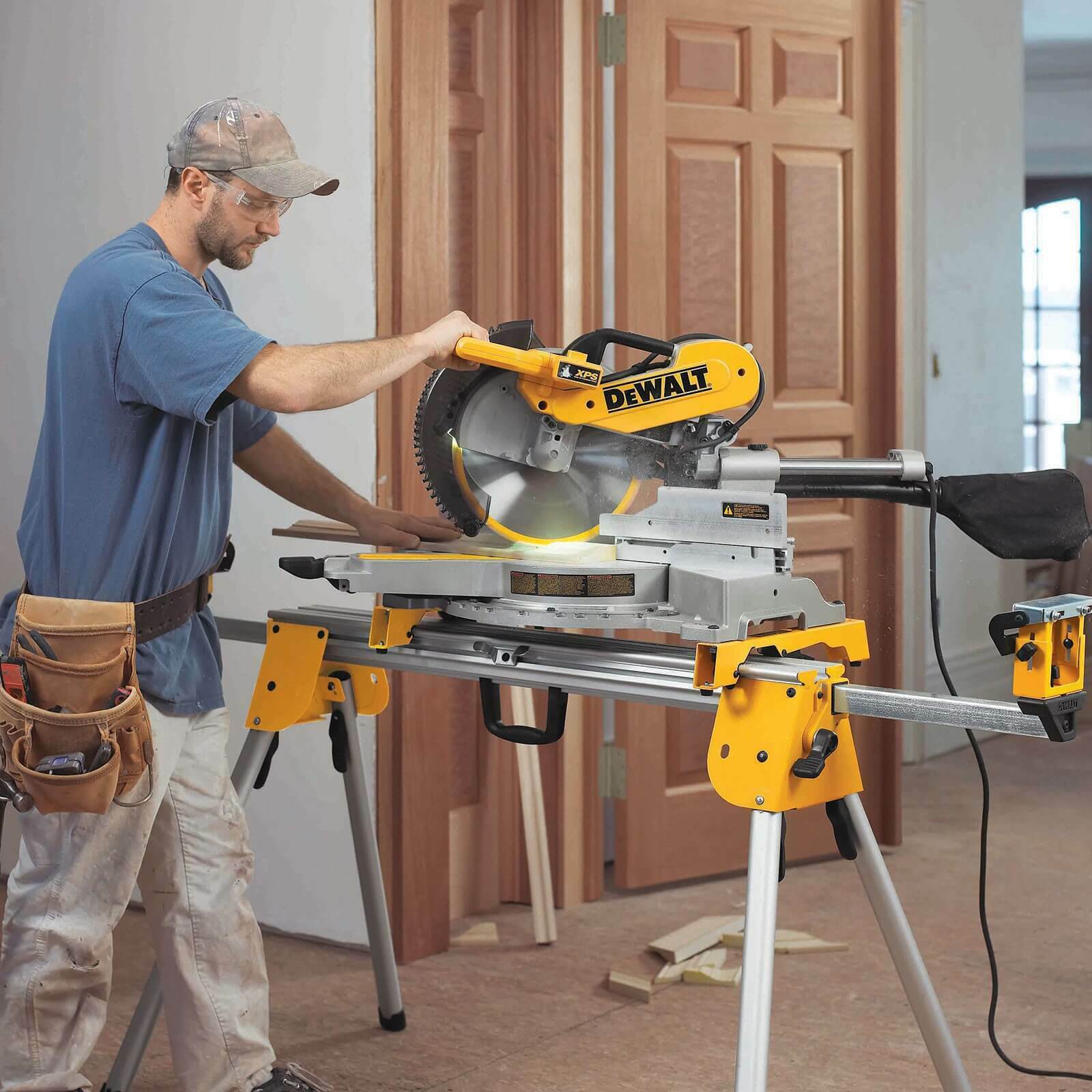 Универсальная подставка для торцовочных пил DeWalt