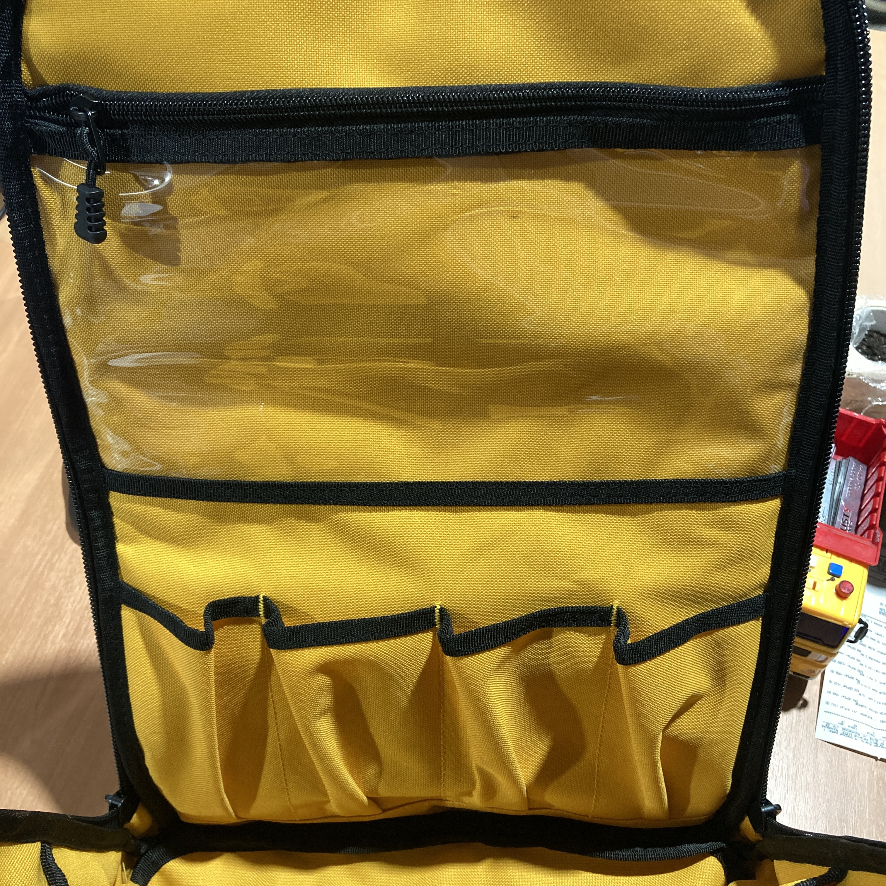 Рюкзак на колесах DeWalt DWST60101-1