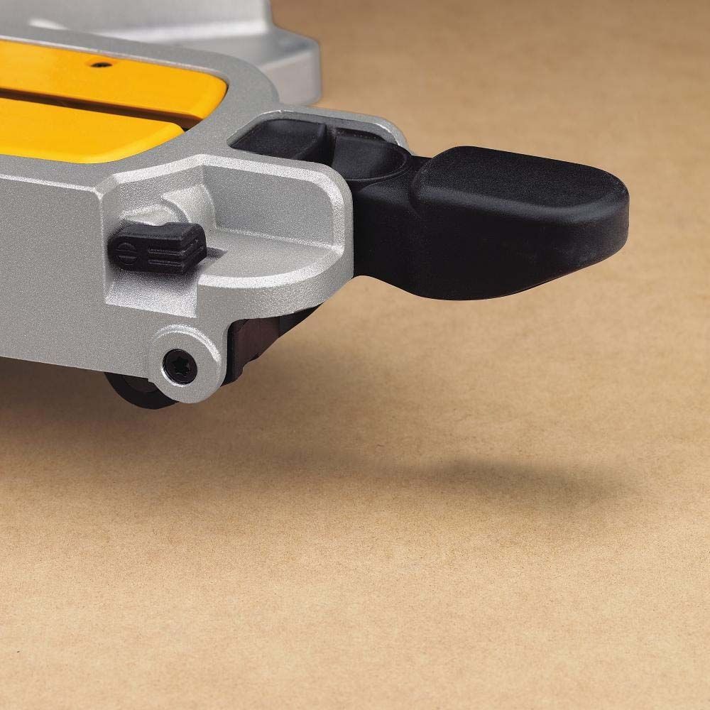 Торцовочная пила DeWalt DWS780