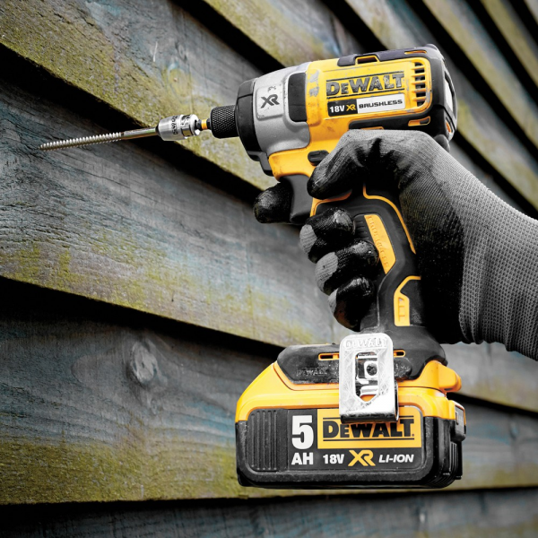Аккумуляторный бесщеточный импульсный шуруповерт DeWalt DCF887P2