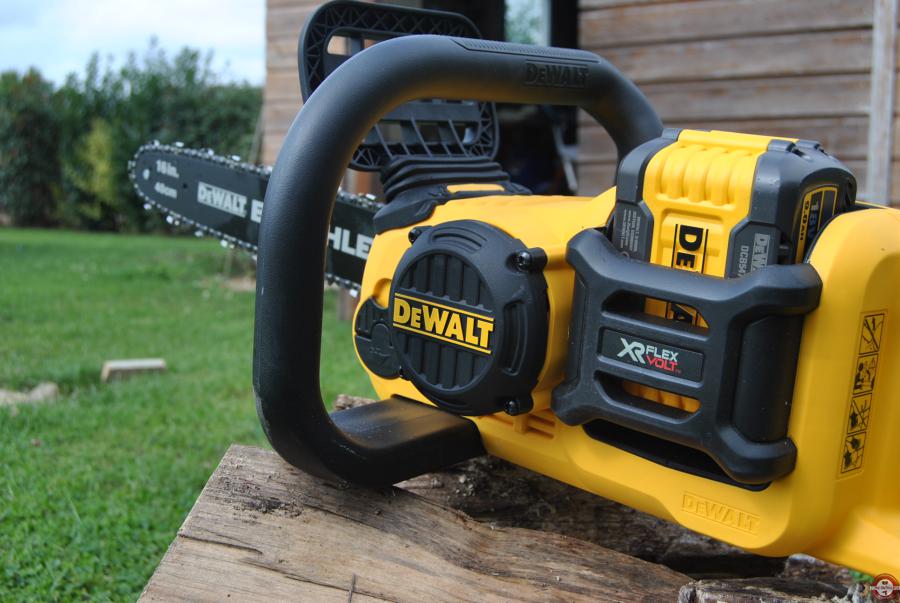 Аккумуляторная цепная пила DeWalt FLEXVOLT DCM575X1