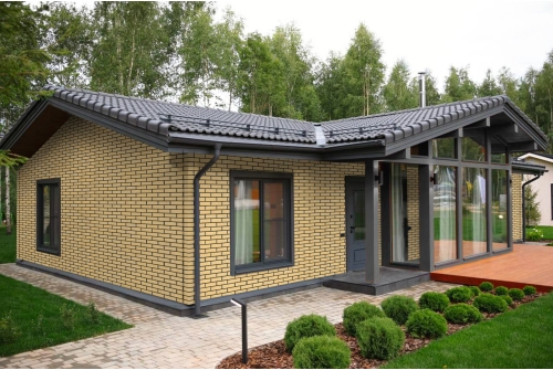 Фасадная панель Grand Line Состаренный кирпич Design песочный со швом RAL 9005