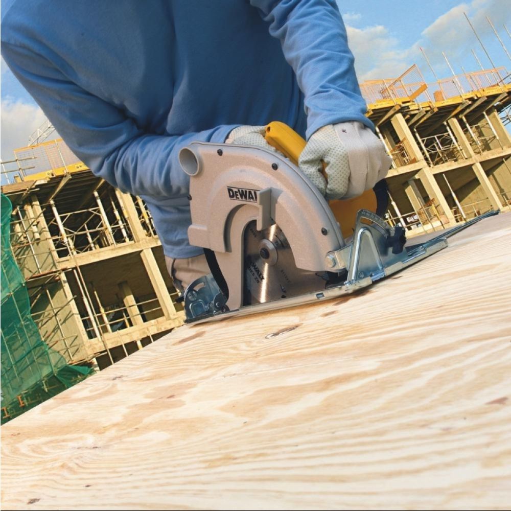 Дисковая пила DeWalt D23700-QS