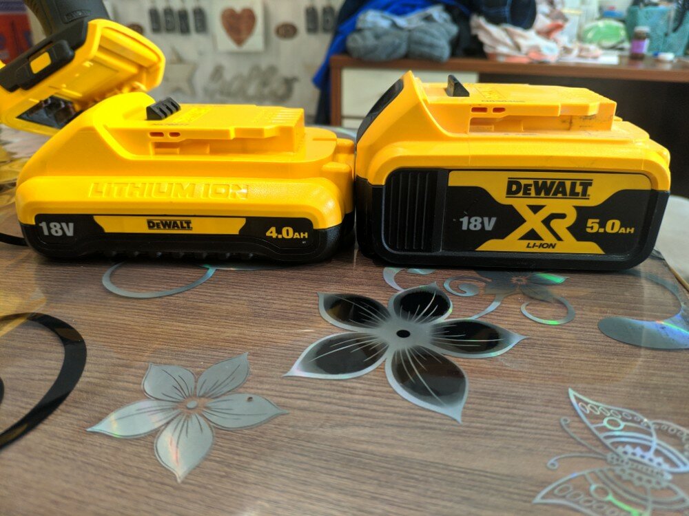 Компактный аккумулятор DeWalt 18V 3.0 Ач
